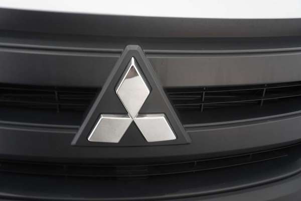 2022 Mitsubishi Express GLX SN SWB