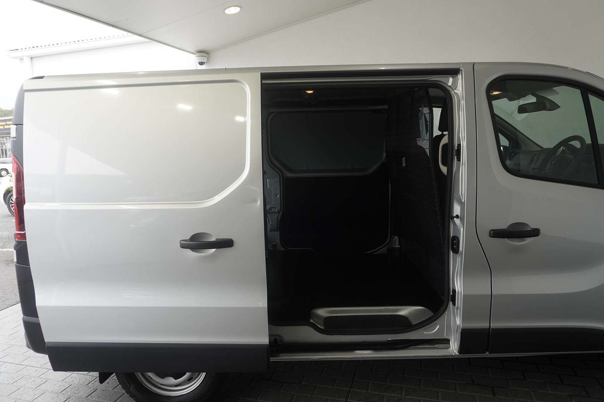 2022 Mitsubishi Express GLX SN SWB