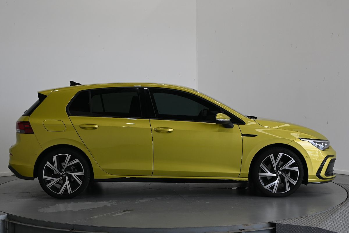 2023 Volkswagen Golf 110TSI R-Line 8