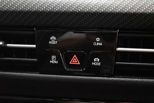 2023 Volkswagen Golf 110TSI R-Line 8