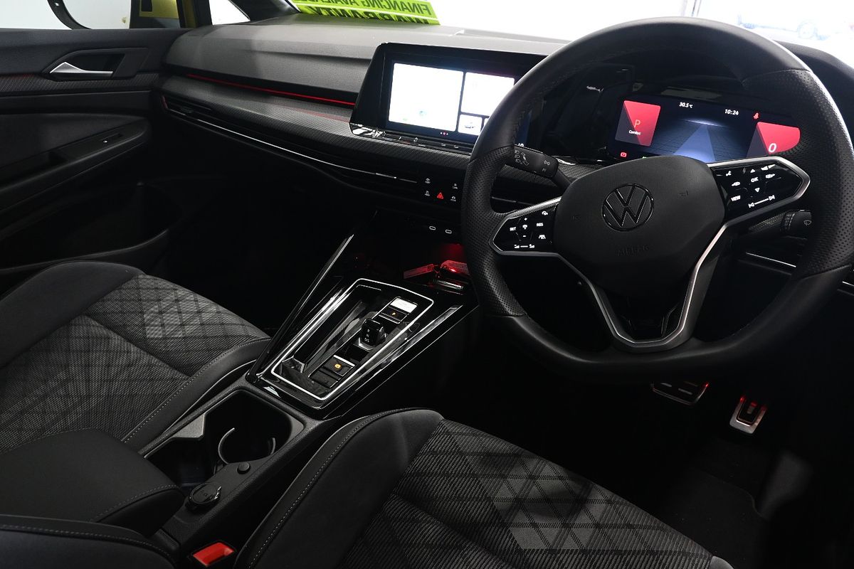 2023 Volkswagen Golf 110TSI R-Line 8