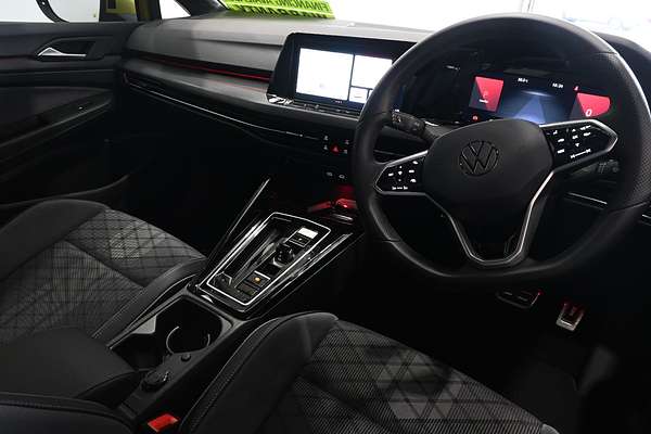 2023 Volkswagen Golf 110TSI R-Line 8