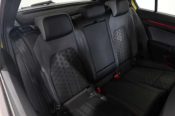 2023 Volkswagen Golf 110TSI R-Line 8