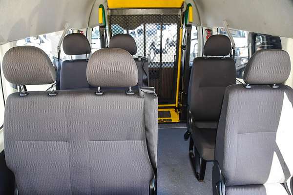2014 Toyota Hiace Commuter TRH223R