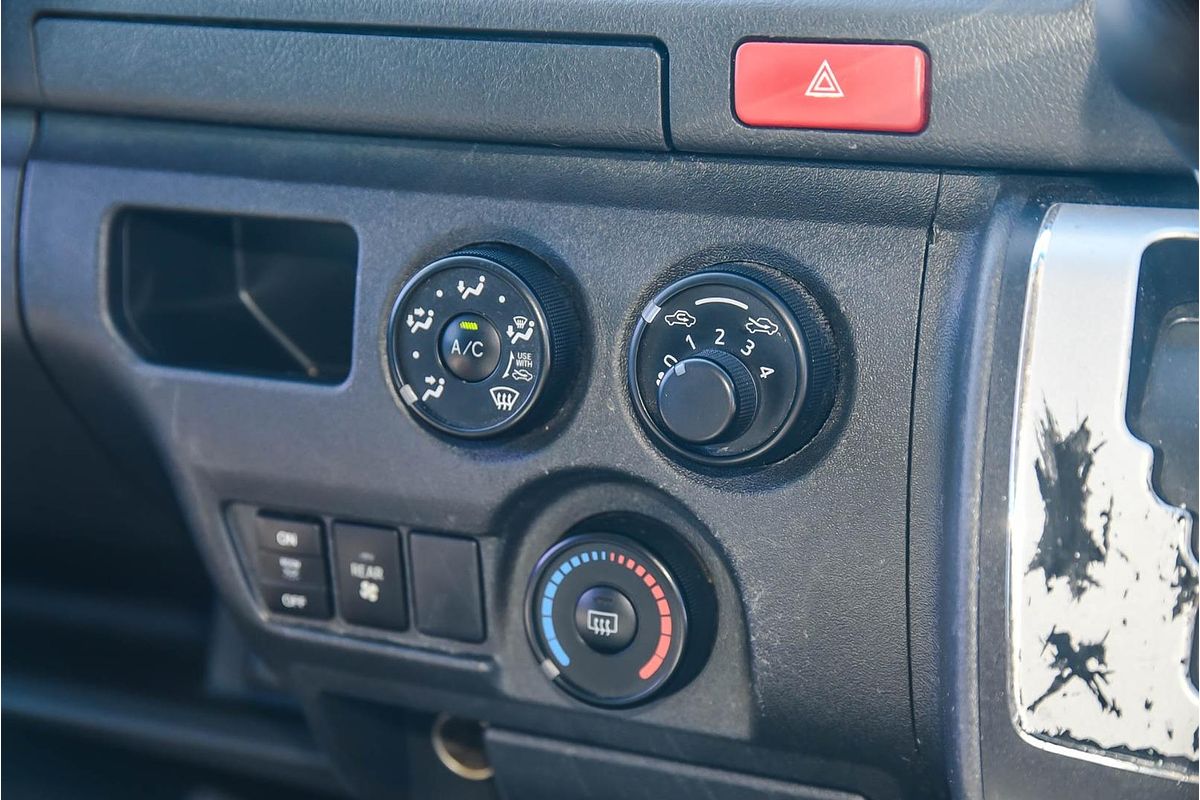 2014 Toyota Hiace Commuter TRH223R