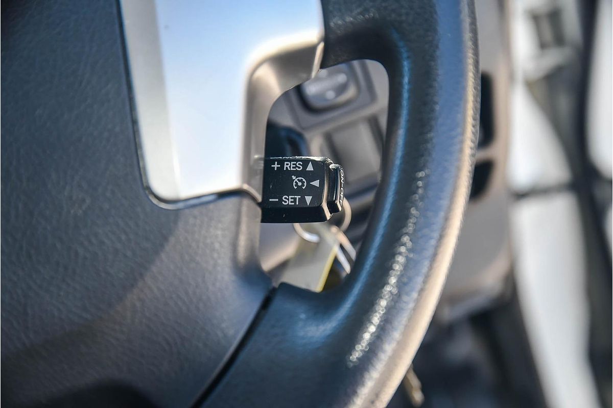 2014 Toyota Hiace Commuter TRH223R