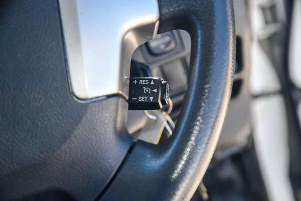 2014 Toyota Hiace Commuter TRH223R