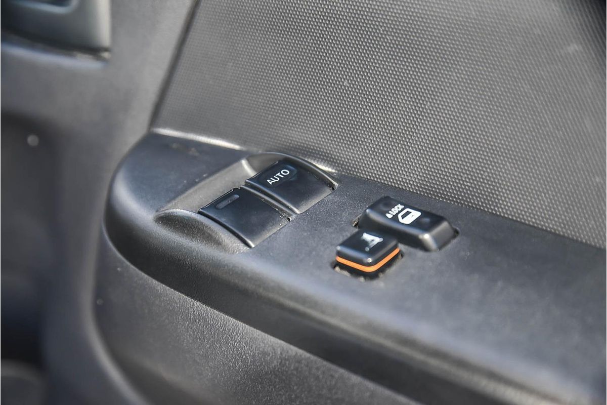 2014 Toyota Hiace Commuter TRH223R