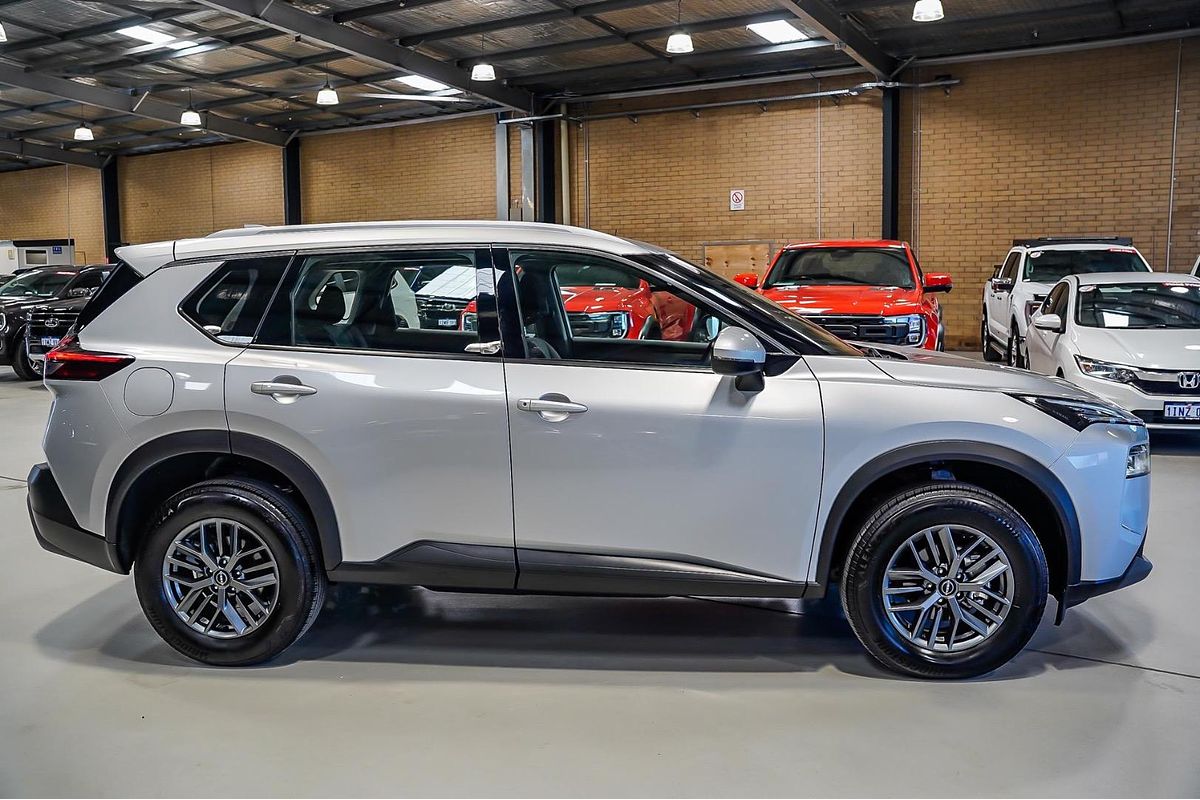2024 Nissan X-TRAIL ST T33