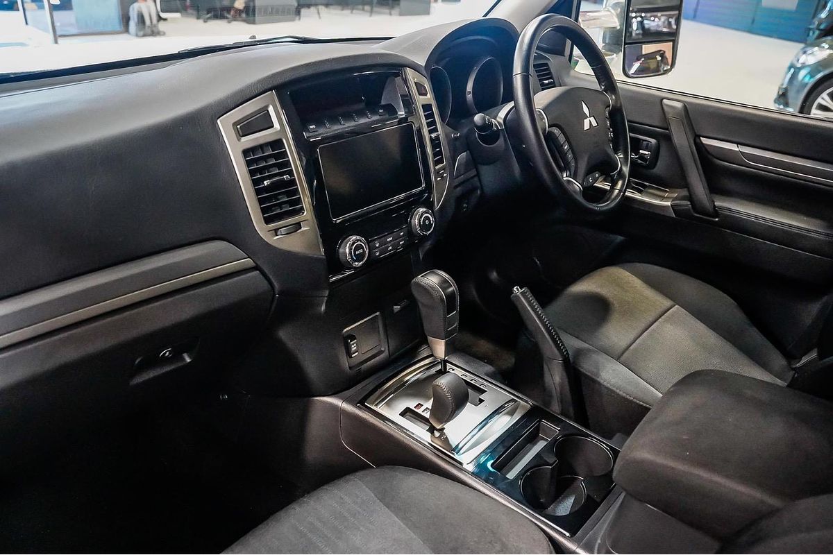 2020 Mitsubishi Pajero GLX NX