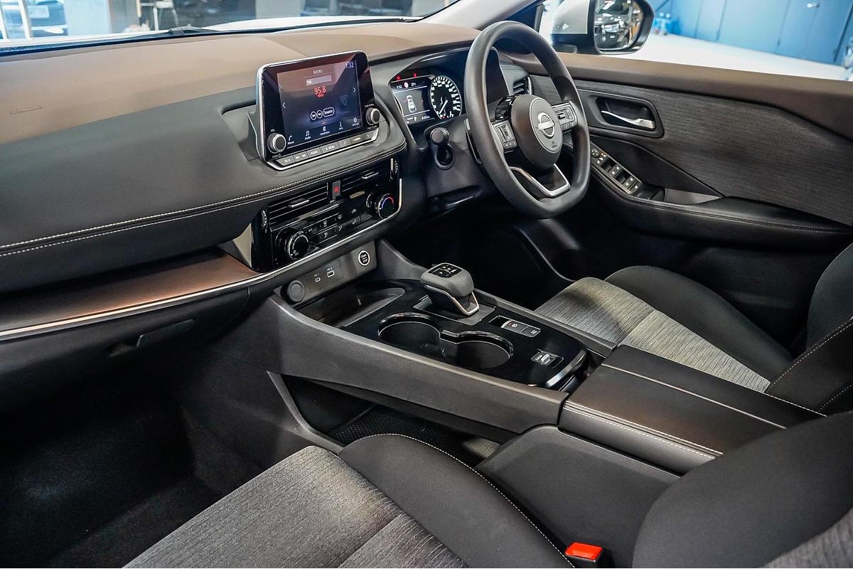 2024 Nissan X-TRAIL ST T33