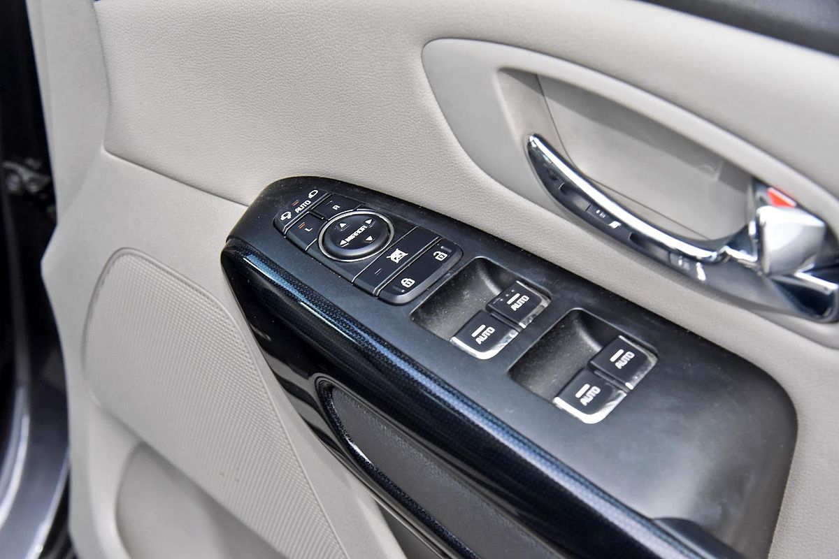 2017 Kia Carnival SLi YP