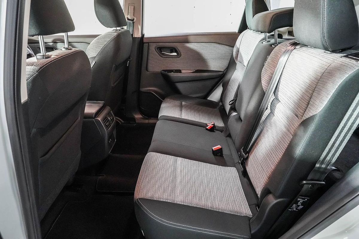 2024 Nissan X-TRAIL ST T33
