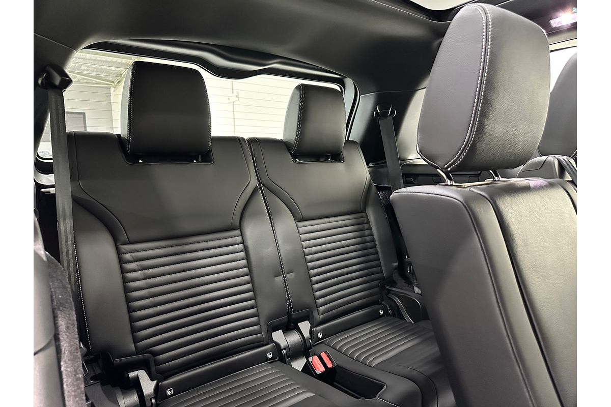 2025 Land Rover Discovery D350 S Series 5