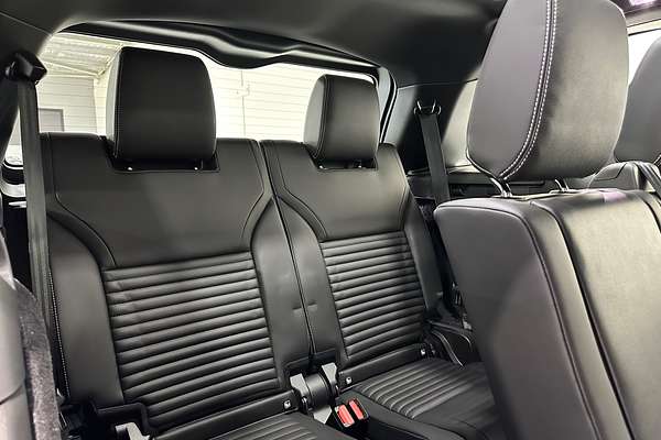 2025 Land Rover Discovery D350 S Series 5