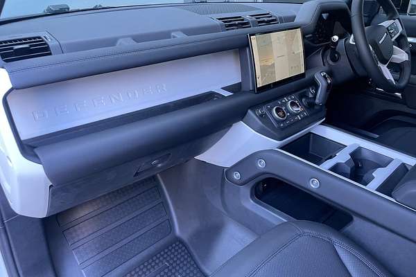 2024 Land Rover Defender 110 P400e X-Dynamic HSE L663