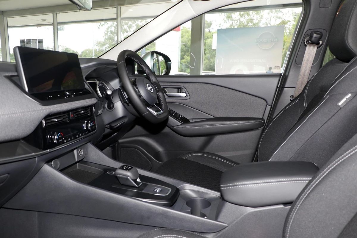 2025 Nissan QASHQAI ST J12