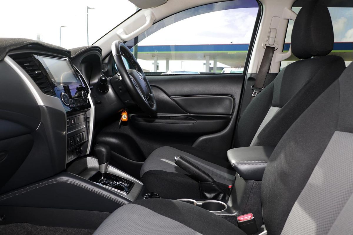 2022 Mitsubishi Triton GLX MR 4X4