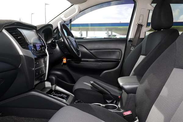 2022 Mitsubishi Triton GLX MR 4X4
