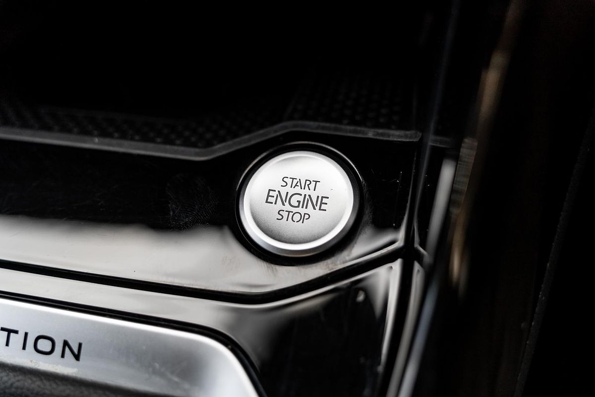 2022 Volkswagen T-Roc 140TSI R-Line D11