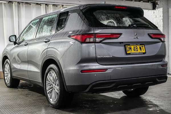 2022 Mitsubishi Outlander ES ZM