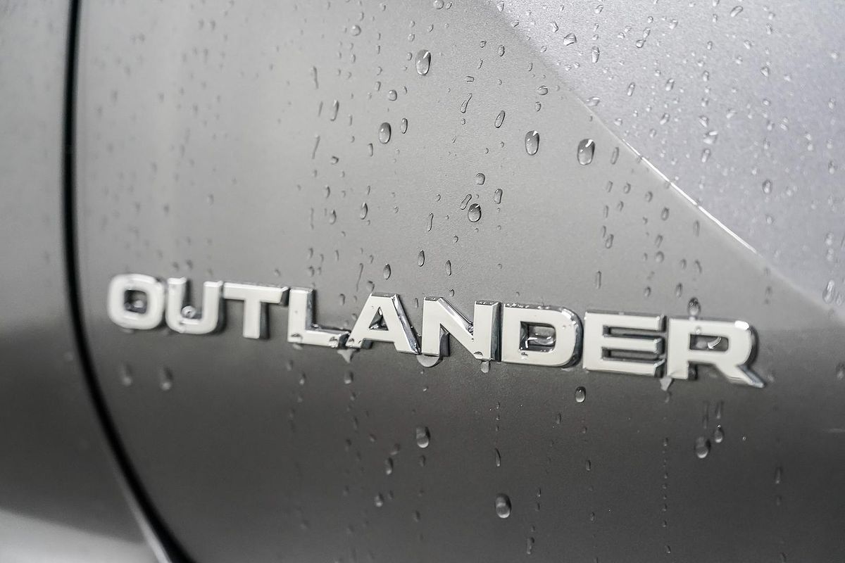 2022 Mitsubishi Outlander ES ZM