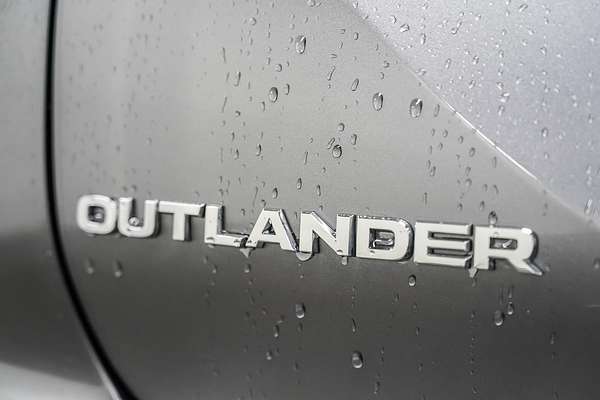 2022 Mitsubishi Outlander ES ZM
