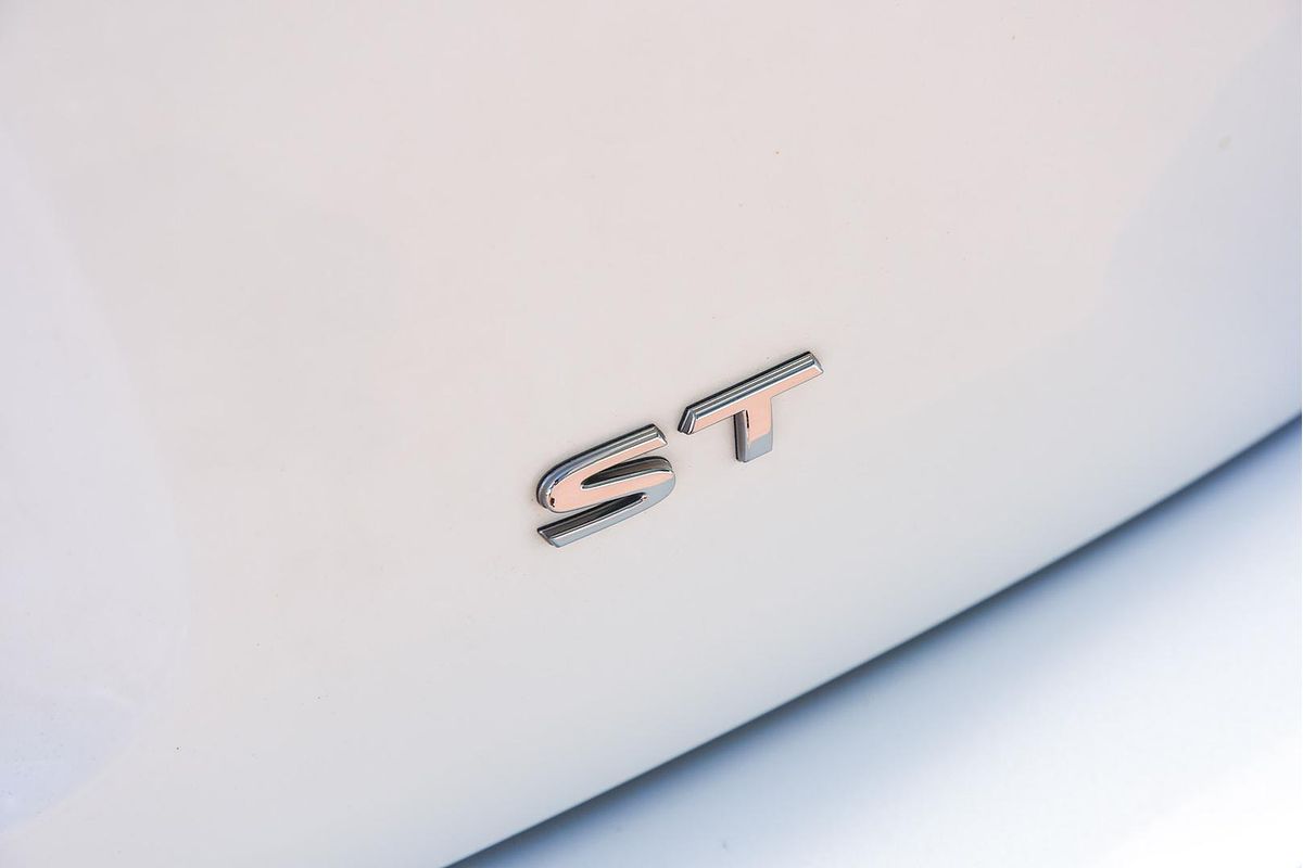 2019 Nissan Pathfinder ST R52 Series III