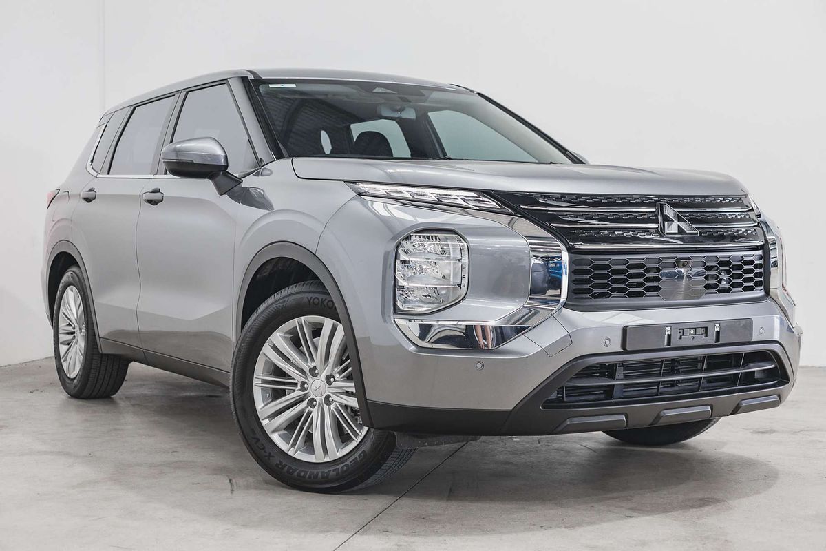 2023 Mitsubishi Outlander ES ZM