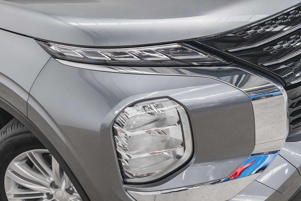 2023 Mitsubishi Outlander ES ZM