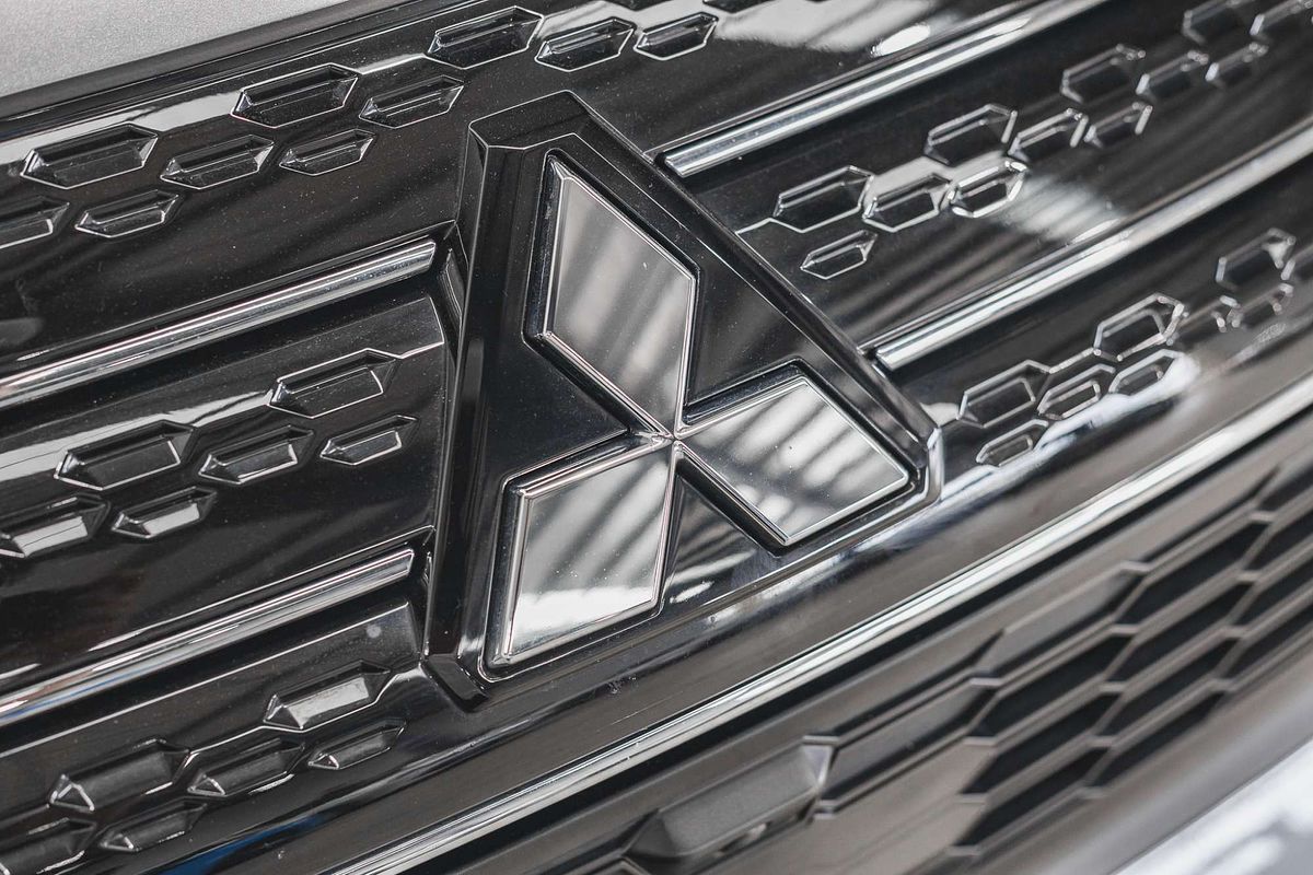 2023 Mitsubishi Outlander ES ZM