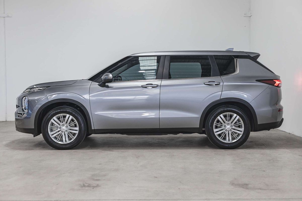 2023 Mitsubishi Outlander ES ZM