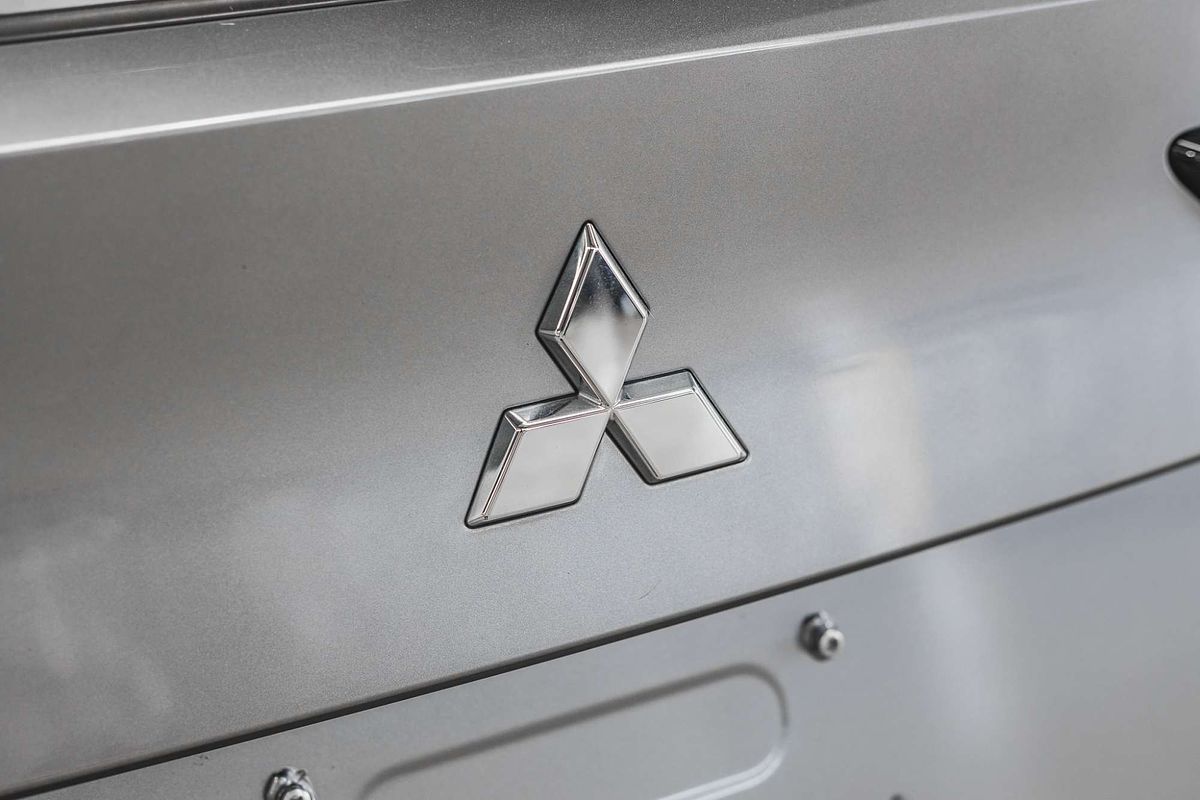 2023 Mitsubishi Outlander ES ZM