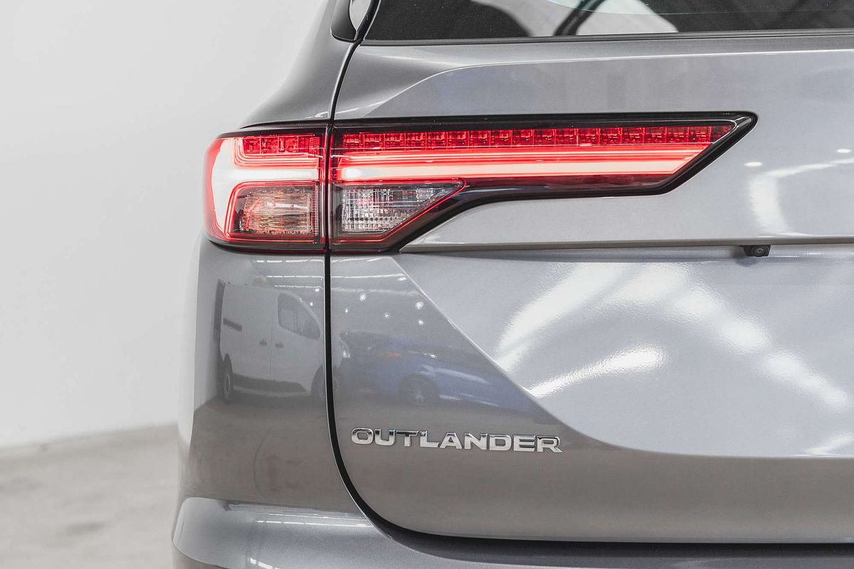 2023 Mitsubishi Outlander ES ZM
