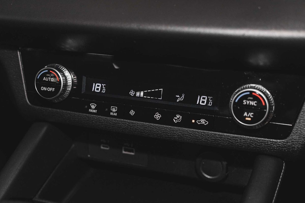 2023 Mitsubishi Outlander ES ZM