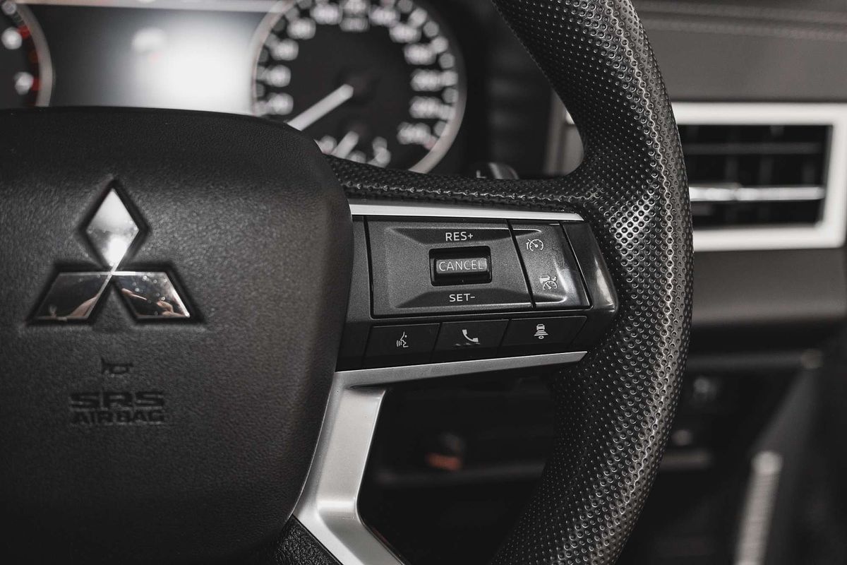 2023 Mitsubishi Outlander ES ZM