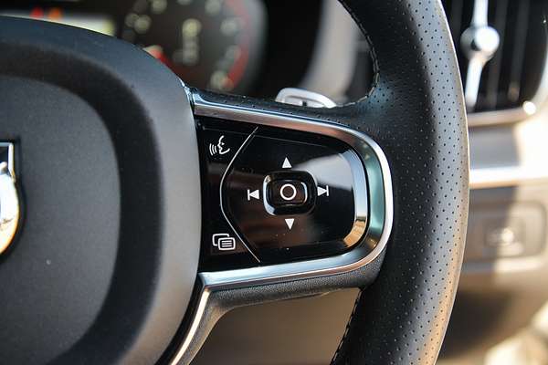 2018 Volvo XC60 T6 R-Design