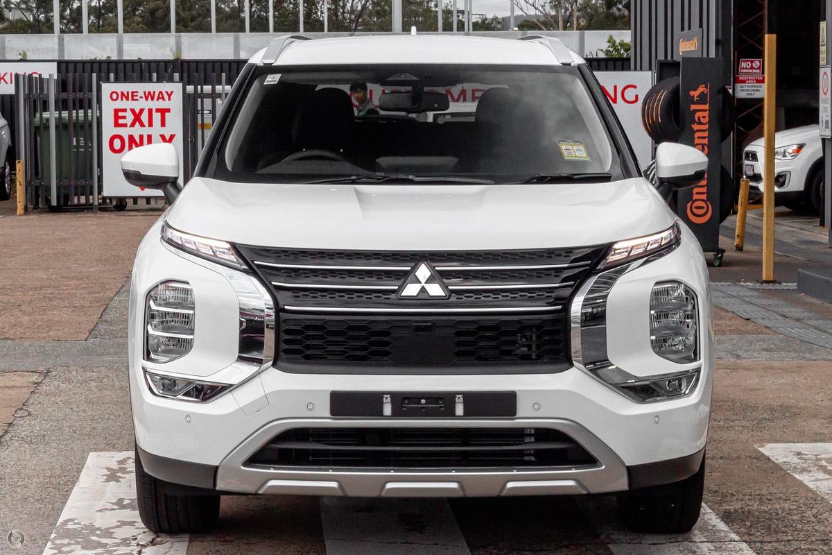 2024 Mitsubishi Outlander LS ZM