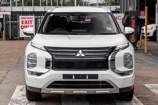 2024 Mitsubishi Outlander LS ZM