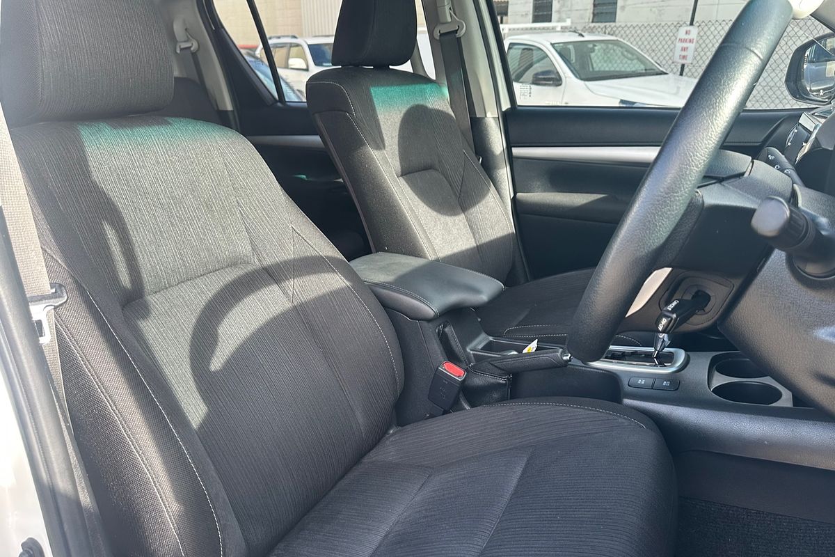 2020 Toyota Hilux SR5 GUN126R
