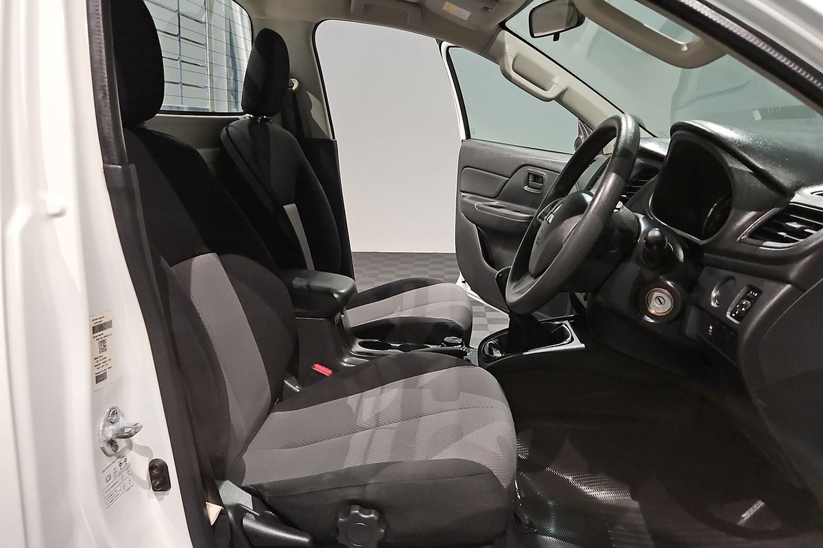 2023 Mitsubishi Triton GLX MR 4X4