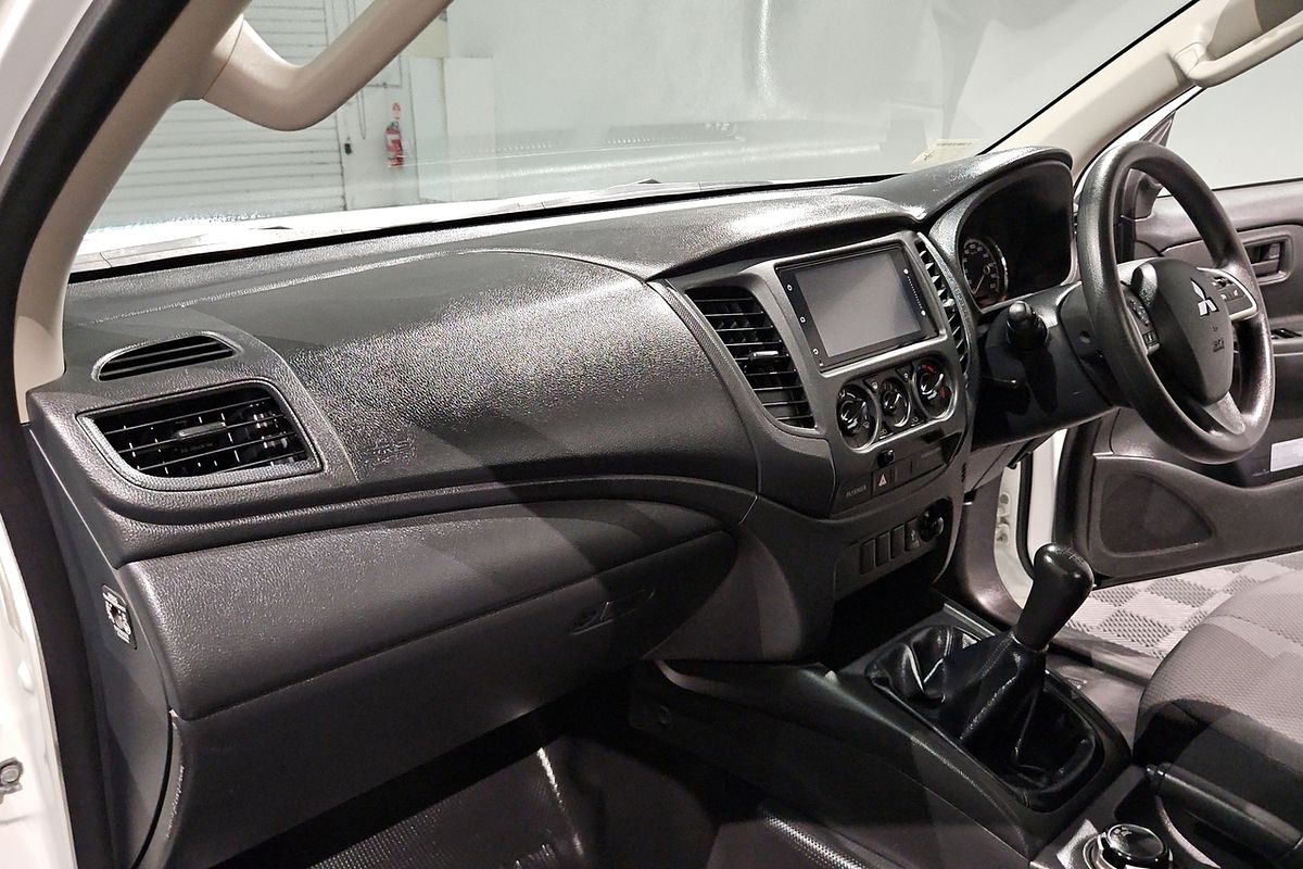 2023 Mitsubishi Triton GLX MR 4X4