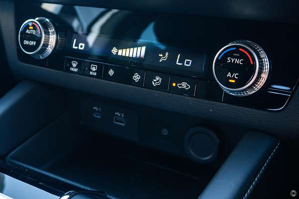 2024 Mitsubishi Outlander LS ZM