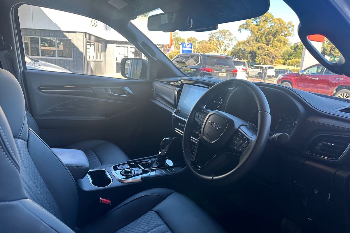 2025 Isuzu MU-X LS-T