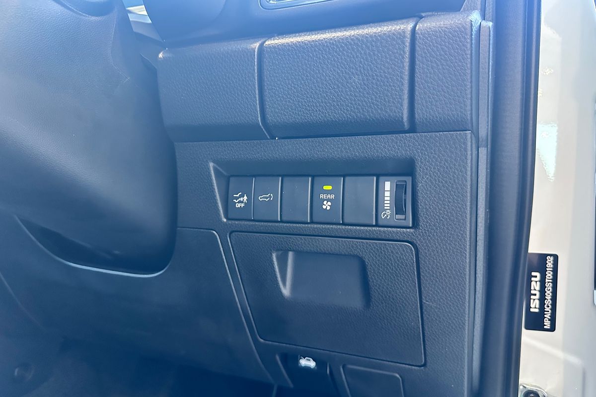 2025 Isuzu MU-X LS-T