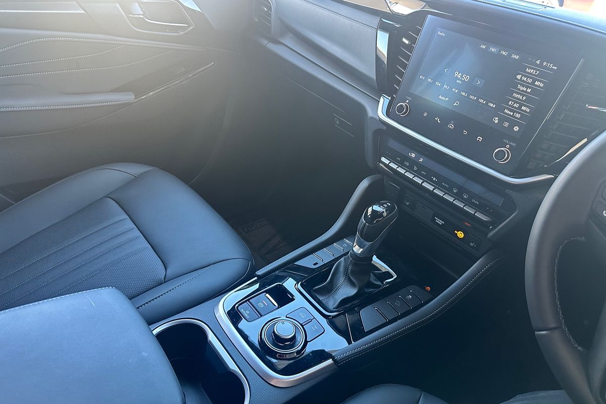 2025 Isuzu MU-X LS-T