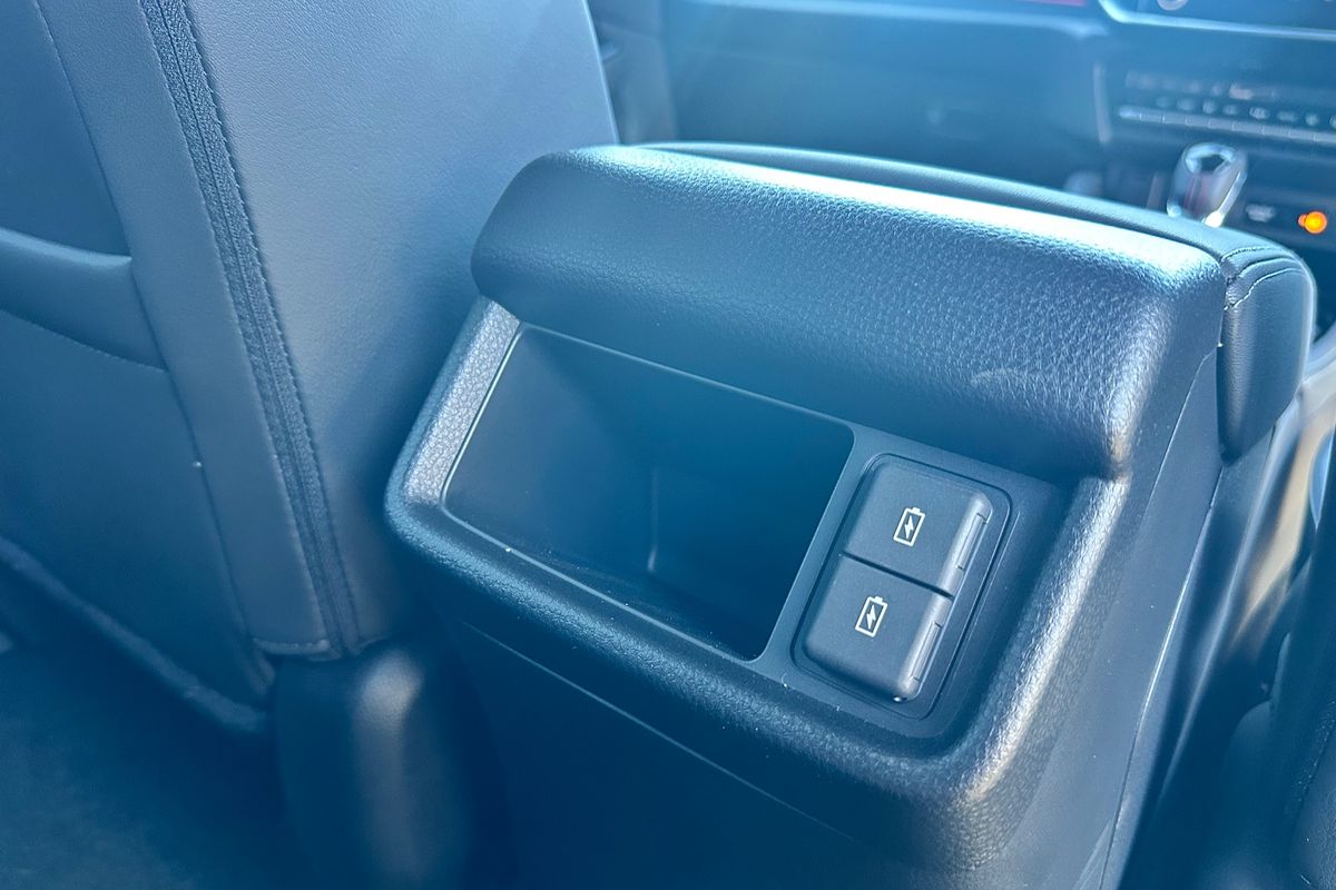 2025 Isuzu MU-X X-TERRAIN