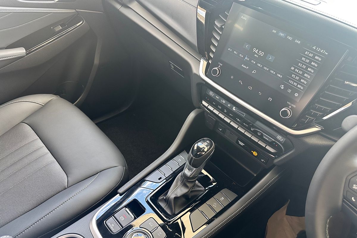 2025 Isuzu MU-X LS-T