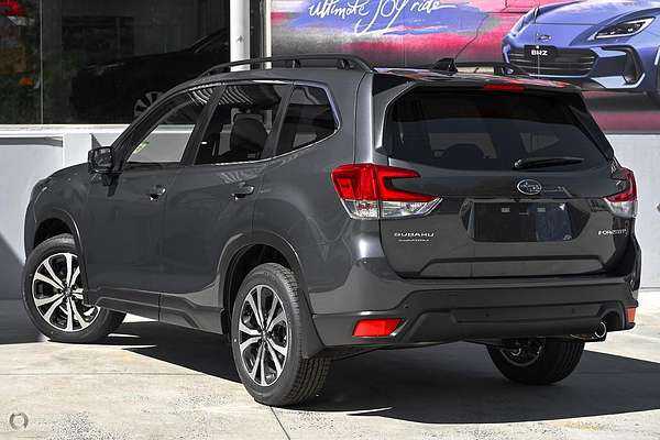 2024 Subaru Forester 2.5i Premium S5