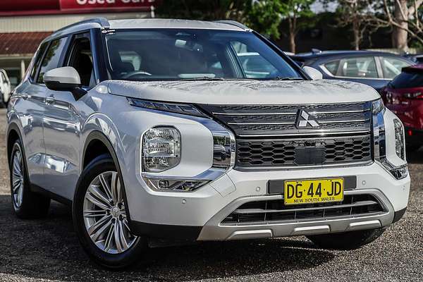 2022 Mitsubishi Outlander LS ZM